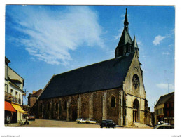 28 ILLIERS COMBRAY L'Eglise En 1983 Coiffure à Droite Et Coiffeur Vers Pharmacie à Gauche Citroën Ami 6 Renault 4L - Illiers-Combray