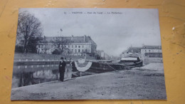 PENICHE CANAL CHEMIN DE  HALAGE  TROYES - Houseboats