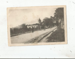 MONTENDRE (17) AVENUE DE LA GARE (EGLISE ET PETITE ANIMATION) 1905 - Montendre