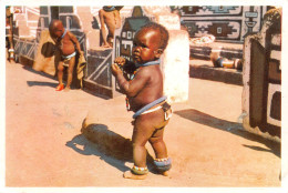 SOUTH AFRICA - BANTU LIFE - 'NDEBELE PICCANIN, NORTH OF PRETORIA, AN OLD REAL PHOTO POSTCARD - SIZE 150 X 100 Mm #235731 - Afrique