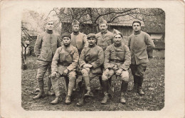 MILITARIA - Personnages - Groupe De Soldats Au Campement - Photo De Groupe - Guerre - Carte Postale Ancienne - Personnages