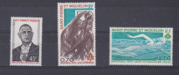 LOT 204 SAINT PIERRE ET MIQUELON   N°420 - 450  - 451 ** - Unused Stamps