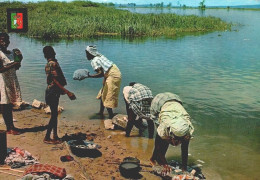 LUANDA, Angola - LAVADEIRAS No Rio Quanza  ( 2 Scans ) - Angola