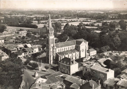 Les Brouzils * Vue Aérienne Et Panorama De L'église - Sonstige & Ohne Zuordnung