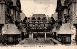 N°120002 -cpa Deauville -Normandy Hôtel- La Cour- - Hotels & Restaurants
