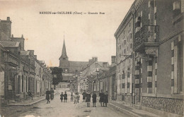Brinon Sur Sauldre * La Grande Rue Du Village * Villageois - Brinon-sur-Sauldre