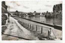 Champs-sur-Yonne (89) : Le Canal Le Long De La Rivière Prise De La Route En 1958 ETAT PF. - Champs Sur Yonne