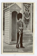 AK 188528 ENGLAND - London - Buckingham Palace Sentry - Buckingham Palace