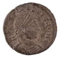 Római Birodalom / Heraclea / II. Constantinus 324. AE3 (2,23g) T:XF,VF Roman Empire / Heraclea / Constantine II 324. AE3 - Unclassified