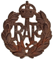 Nagy-Britannia ~1918-1952. "RAF (Királyi Légierő)" Fém Sapka Jelvény (44x39mm) T:XF Oxidáció Great Britain ~1918-1952. " - Unclassified