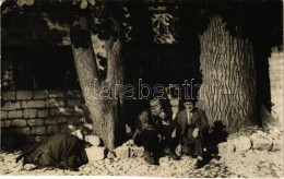 T2 1930 Ada Kaleh (?), úr Törökökkel / Man With Turkish Men. Photo - Unclassified