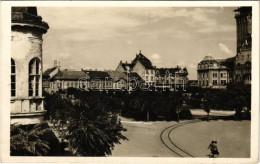 T2 1942 Szabadka, Subotica; Szent István Tér. Molnár Megyeri István Fényképész Kiadása / Square - Ohne Zuordnung