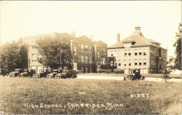 T2/T3 1932 Cambridge (Minn.) High School, Automobiles. Photo (EB) - Zonder Classificatie