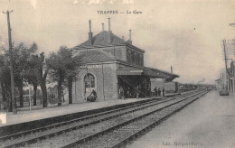 PIE-23-GOLL. 7394 : TRAPPES. LA GARE DE CHEMIN DE FER - Trappes