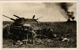 ** T1 Kilőtt Szovjet Tank Holttestekkel. Hollenzer Haditudósító Felvétele. Haditudósító Kiállítás Budapest 1943 / WWII H - Sin Clasificación