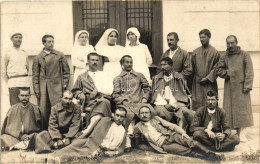 ** T2 Injured Soldiers, Nurses, Group Photo - Unclassified