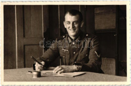 * T2 1942 Military WWII, German Luftwaffe Officer, Photo (gluemark) - Sin Clasificación