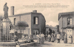 Andrezé        49         Groupe Devant Le Sacré Coeur Et Place  L'Eglise.         (voir Scan) - Andere & Zonder Classificatie