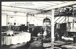 33   ---   Brasserie De  VEZELISE   --  Salle De Soutirage De La Bière En Bouteilles - Vezelise