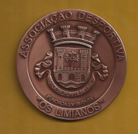 Medalha De Bronze 9cm, Da Associação Desportiva 'Os Limianos' De Ponte De Lima. Campeão 3ª Divisão 1993/4. Futebol - Profesionales / De Sociedad
