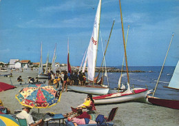 Delcampe - FRONTIGNAN, BEACH, BOATS, UMBRELLA, ARCHITECTURE, FRANCE - Frontignan