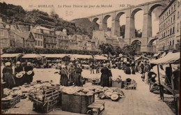 131 Morlais  La Place THhiers Un Jour De Marché - Morlaix