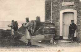 DOUANE - Au Cap Gris Nez - Le Poste De Douane - Douaniers Se Rendant Aux Postes De Nuit - LL - Carte Postale Ancienne - Dogana