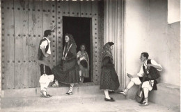 FOLKLORE - Costumes - Des Paires D'Aragonais Typiques - Carte Postale - Trachten