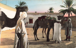 [-5%] ALGÉRIE - Bou-Saada - Cité Du Bonheur - Chameliers Dans LOasis - Carte Postale - Altri & Non Classificati