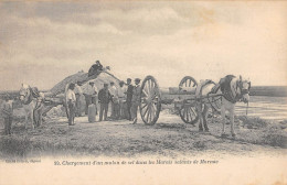 CPA 17 CHARGEMENT D'UN MULON DE SEL DANS LES MARAIS SALANTS DE MORNAC - Andere & Zonder Classificatie