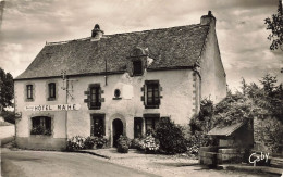 Rochefort En Terre * Route Et Façade De L'hôtel MAHE Mahé * Puits - Rochefort En Terre