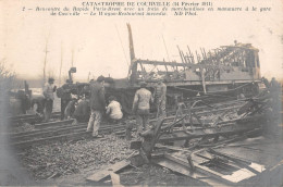CPA 28 CATASTROPHE DE COURVILLE 1911 / RENCONTRE DU RAPIDE PARIS BREST AVEC UN TRAIN DE MARCHANDISES - Courville