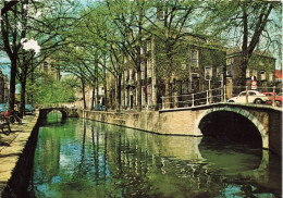 PAYS BAS - Delft - Oude - Delft Met Meisjehuis - Colorisé - Carte Postale - Delft