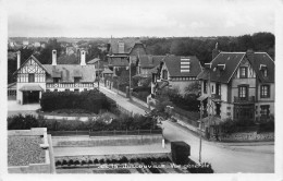 Jullouville * Rue Et Vue Générale * Villas - Autres & Non Classés