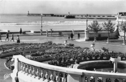 Les Sables D'olonne * Place Du Palais De Justice Et Grande Jetée - Sables D'Olonne