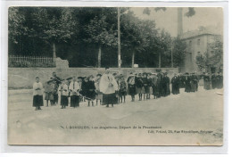84 SORGUES Carte RARE  Jour Fete Les Rogations Départ De La Procession 1910-  Curé Villageois Enfants Choeur    D02 2022 - Sorgues