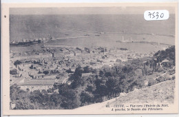 CETTE- VUE VERS L ENTREE DU PORT- A GAUCHE LE BASSIN DES PETROLIERS - Sete (Cette)