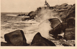 PERROS GUIREC, LES ROCHERS DU PHARE REF 13401 VOL - Plénée-Jugon