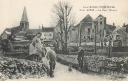 Besse * Route Chemin Et Le Vieux Château * Villageois - Besse Et Saint Anastaise