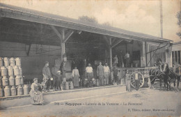 CPA 77 SOUPPES / LAITERIE DE LA VARENNE / LE PERSONNEL - Souppes Sur Loing