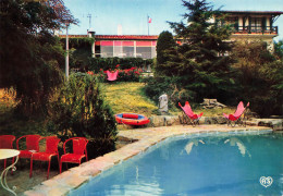 St Laurent Sur Sèvre * BAUMOTEL , Restaurant La Chaumière * La Piscine - Autres & Non Classés