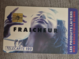 F330 - PRODUITS LAITIERS - FRAICHEUR 120 SO3 - 1993