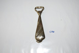 C140 Ancien Décapsuleur - Métal - Cravate - Bottle Openers