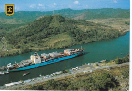 PANAMA  :  Porte Containers Traversant Le Canal - Panama