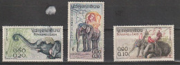 Laos Timbre Neuf*  De 1958 N°44-45-46 (trace De Charnieres) - Laos
