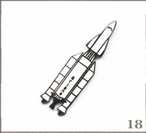 Pin's Espace - Fusée Ariane. Estampillé EBC 92. EGF. T1005-18 - Spazio