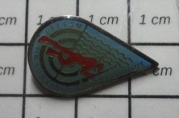 122 Pin's Pins / Beau Et Rare / SPORTS / PLONGEE TIR SUR CIBLES SUBAQUATIQUE FFESSM - Buceo