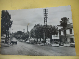 40 9586 CPSM PM - 40 CASTETS DES LANDES - LE CARREFOUR ROUTE DE BAYONNE - ANIMATION - Castets