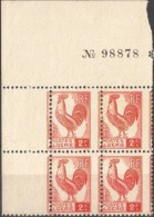 Quatre Timbres D'Algérie Avec Un Coq Et Variété, Décalage De Piquage Vertical - Hoendervogels & Fazanten