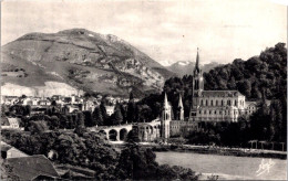24-12-2023 (2 W 56) France - Basilique De Lourdes  (b/w - Posted 1953) - Kirchen U. Kathedralen